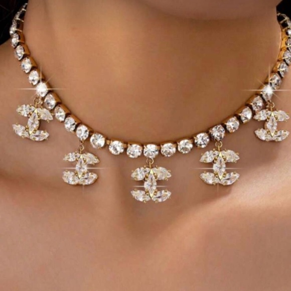 Elegant Silver Necklace with Crystal Accents STUNNING 😍 Brand New❣️ - Picture 2 of 5